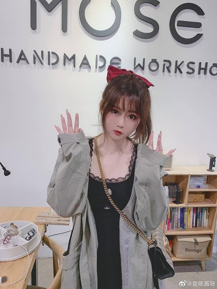 是依酱吖光的摄影精选：让你沉浸在美丽典雅的cosplay世界中