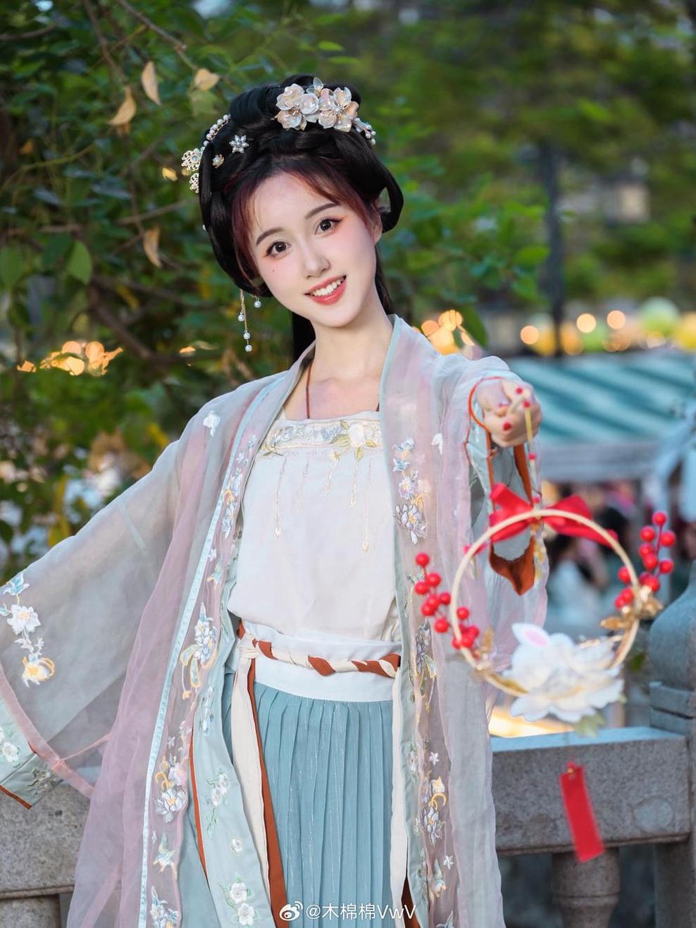 再美的代表也不如木绵绵owo水色溪边更让人心动。